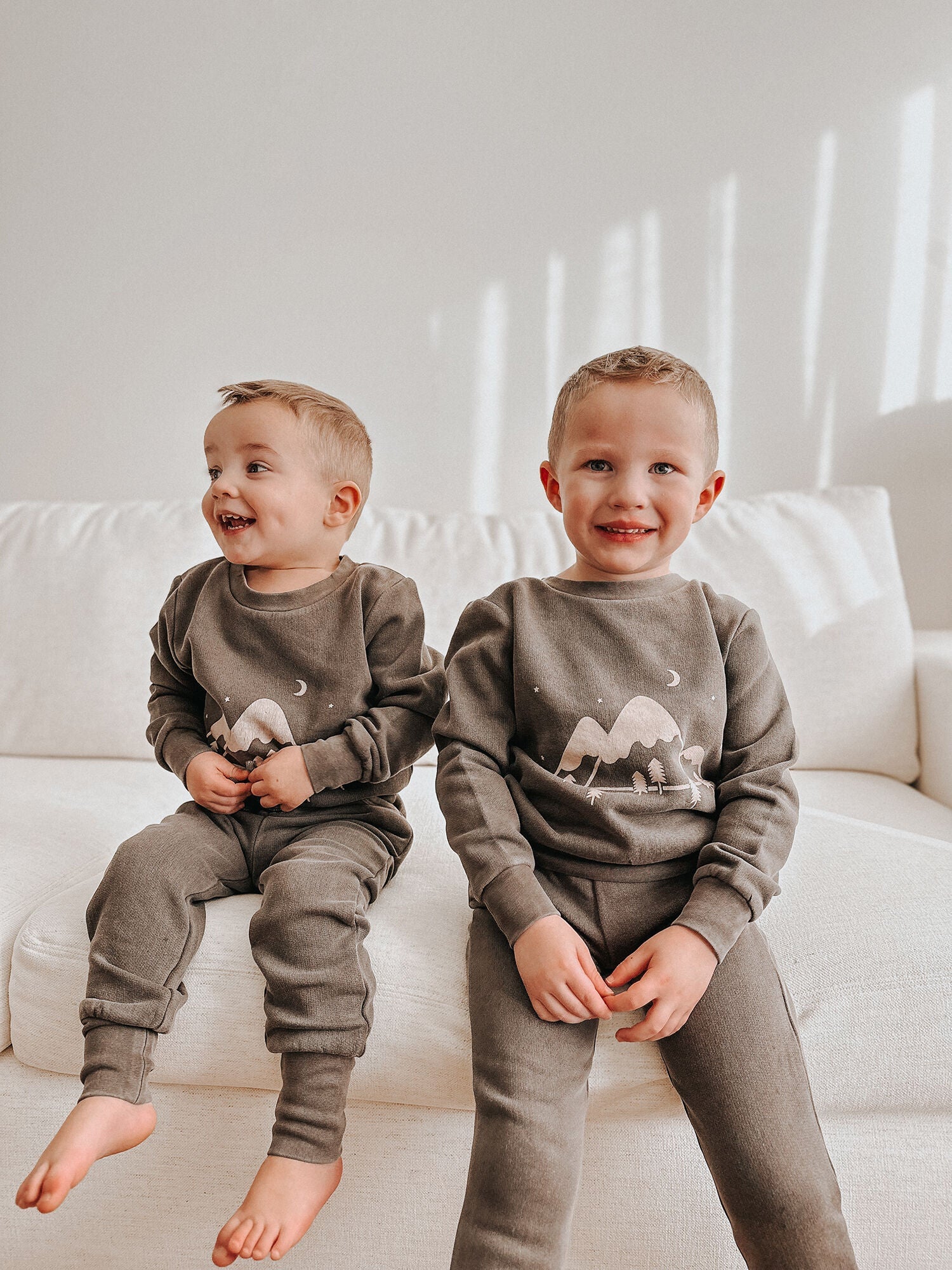 Bark Mountains - Organic Cozy Graphic Sweatshirt & Jogger Set