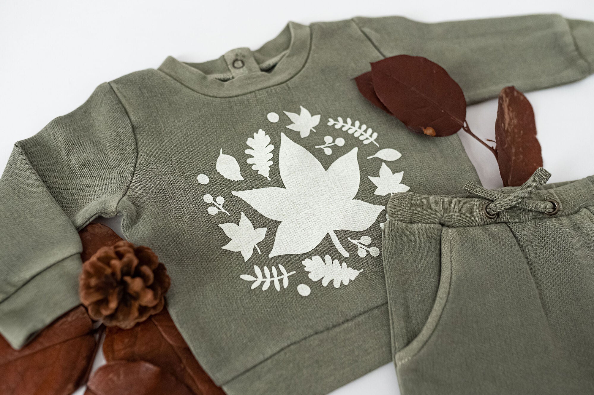 Hunter Leaves - Organic Cozy Graphic Sweatshirt & Jogger Set