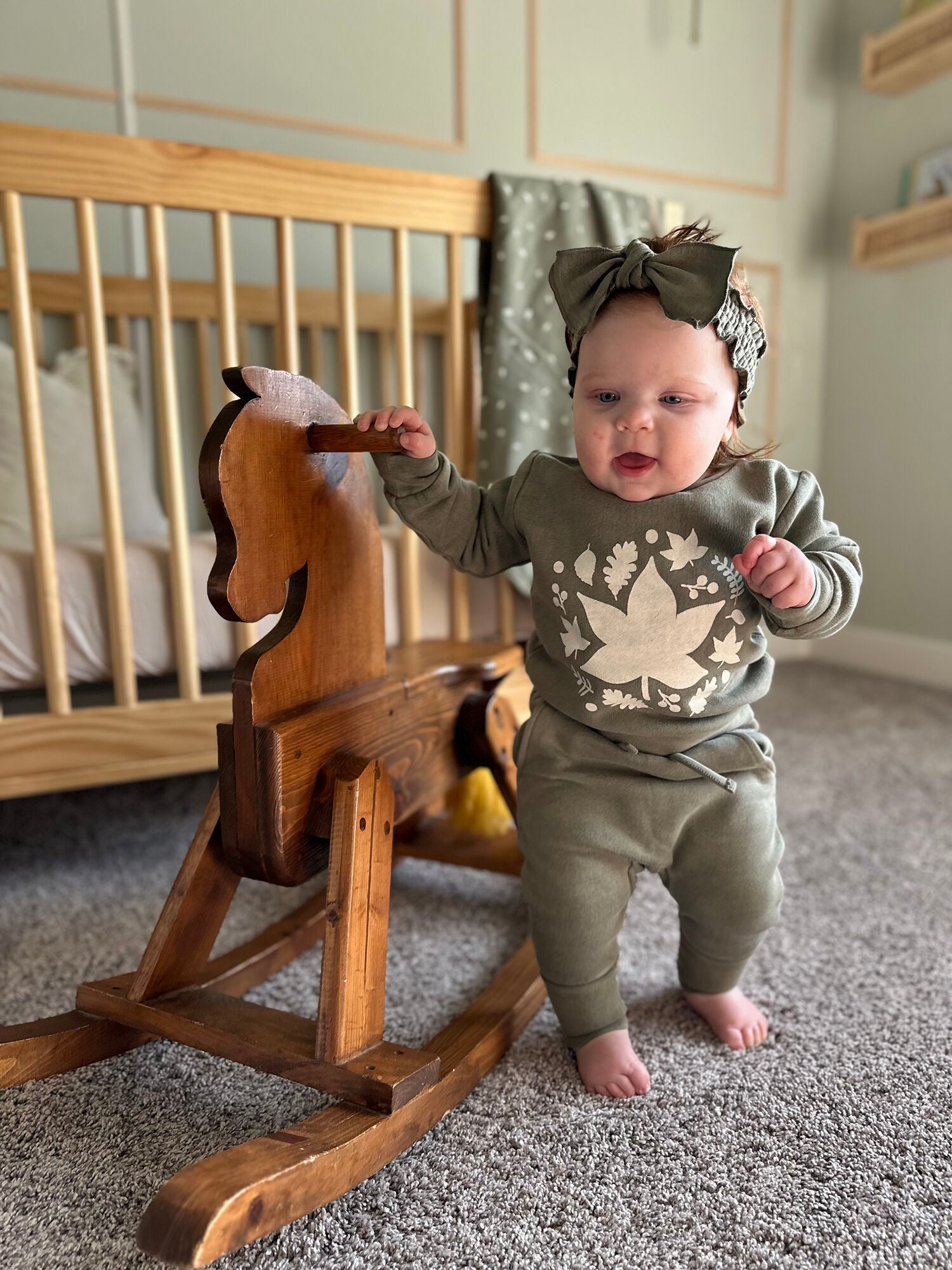 Hunter Leaves - Organic Cozy Graphic Sweatshirt & Jogger Set