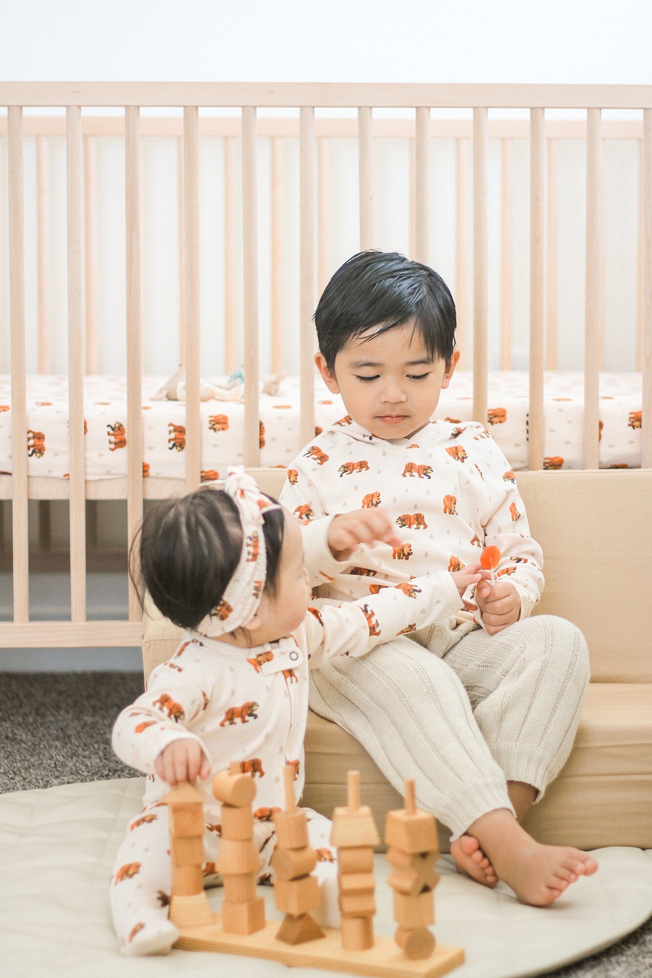 Brown Bear - Kids' Organic Raglan Hoodie