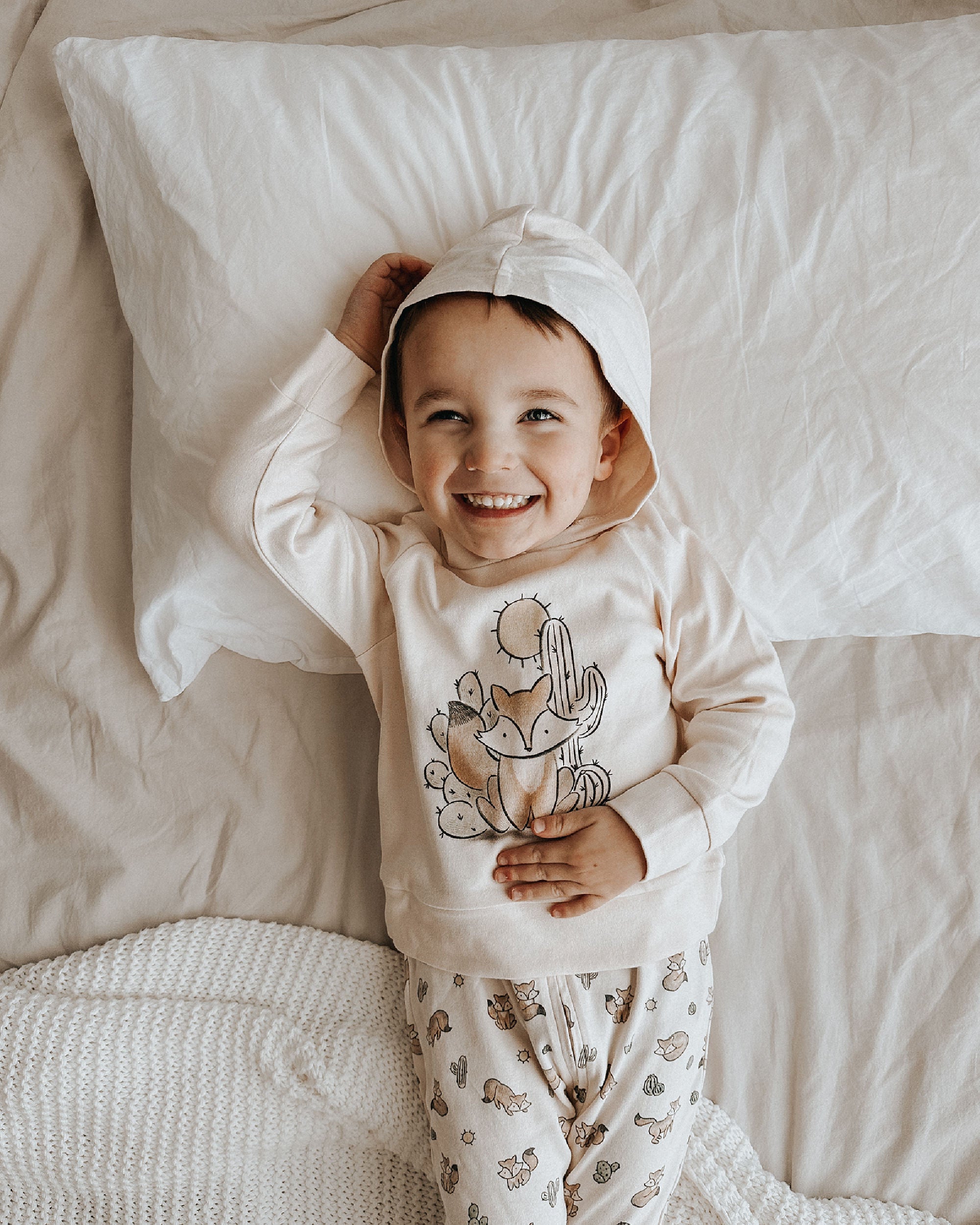 Little Fox Graphic - Kids' Organic Raglan Hoodie