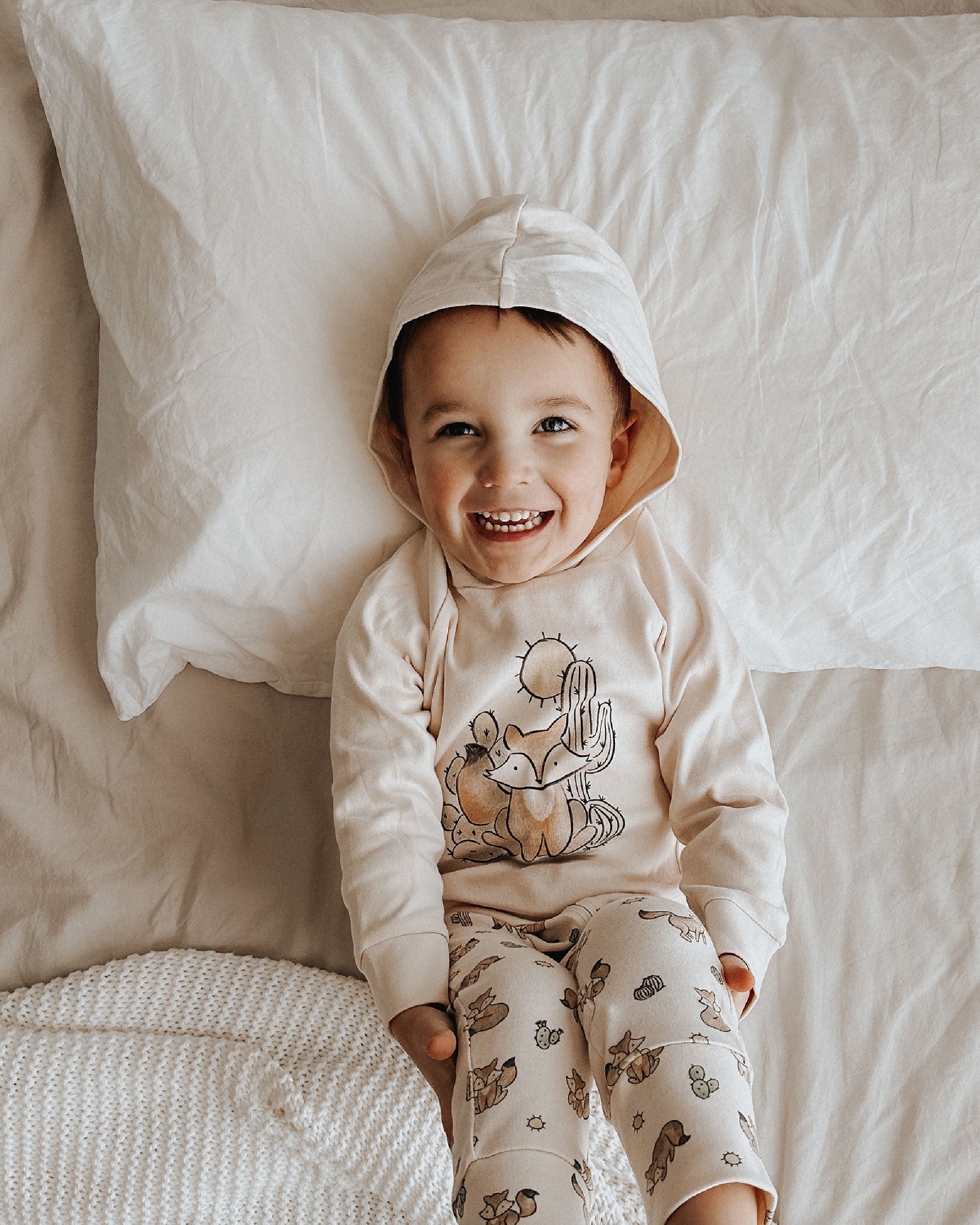 Little Fox Graphic - Kids' Organic Raglan Hoodie