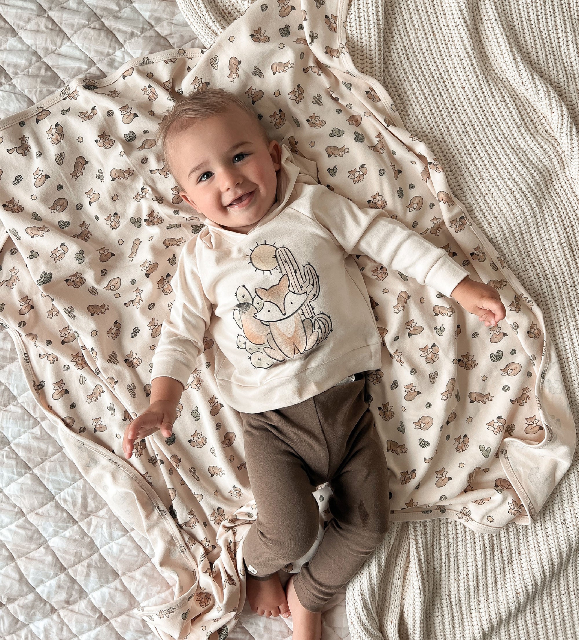 Little Fox Graphic - Kids' Organic Raglan Hoodie