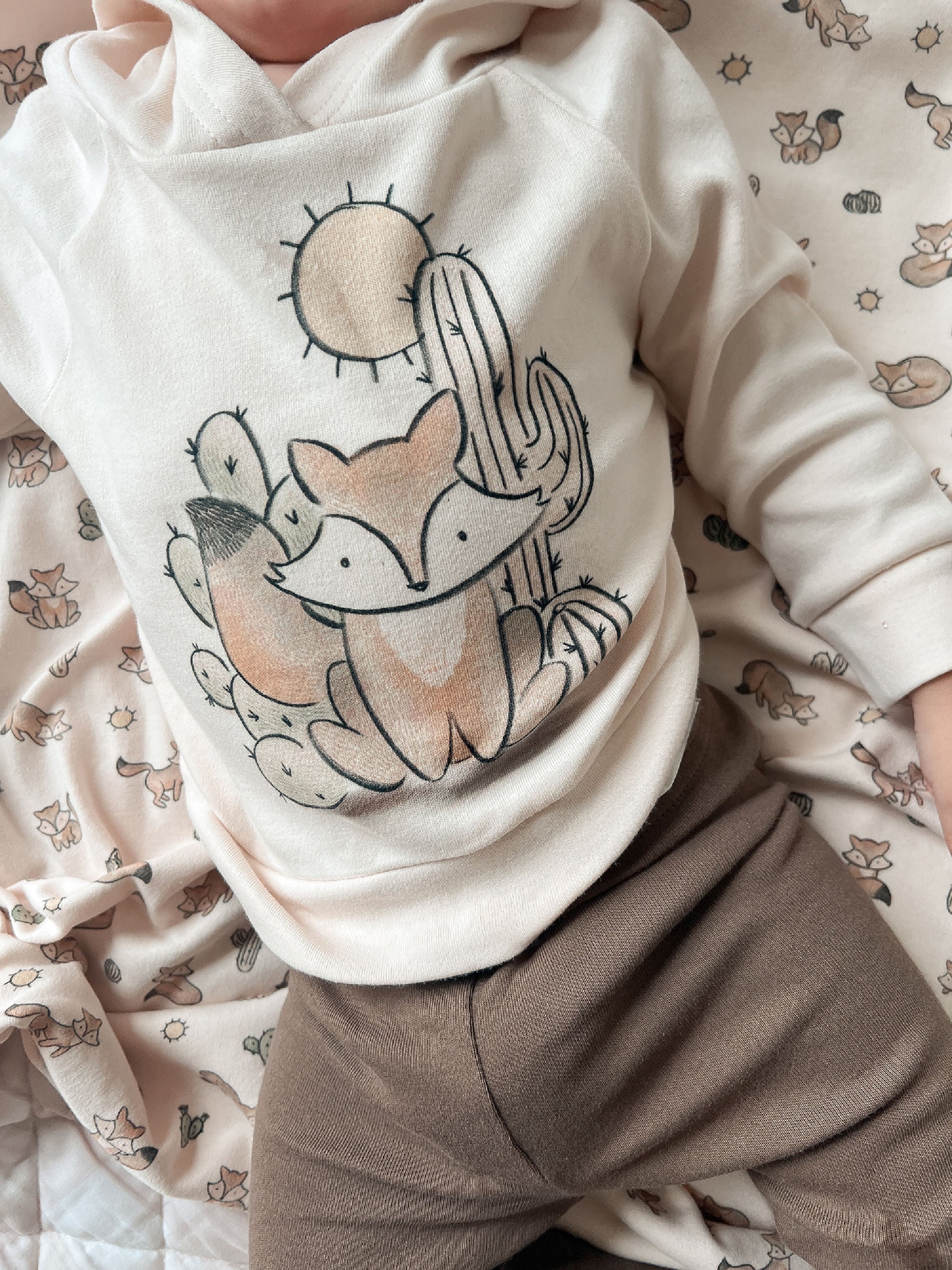 Little Fox Graphic - Kids' Organic Raglan Hoodie