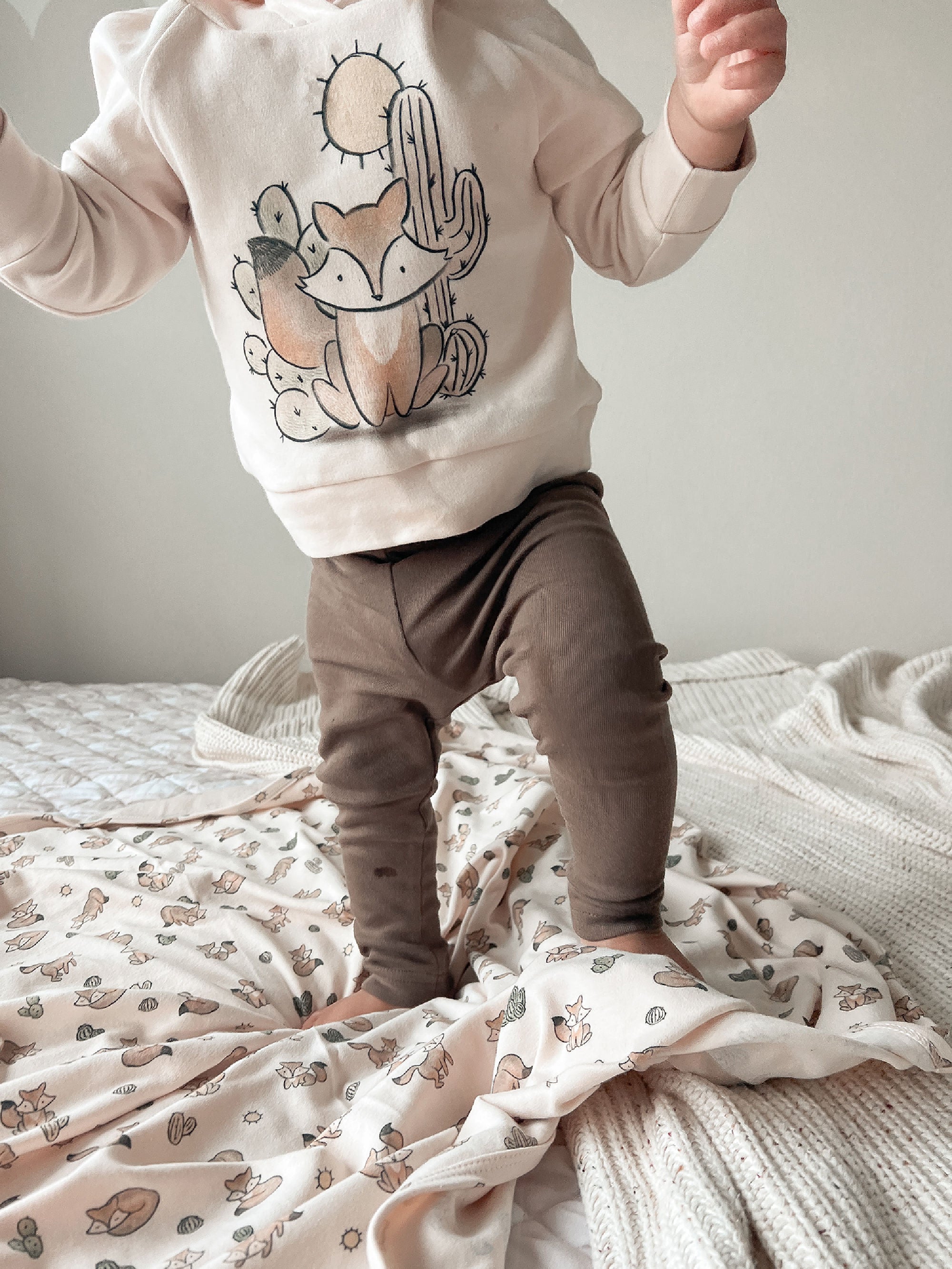 Little Fox Graphic - Kids' Organic Raglan Hoodie