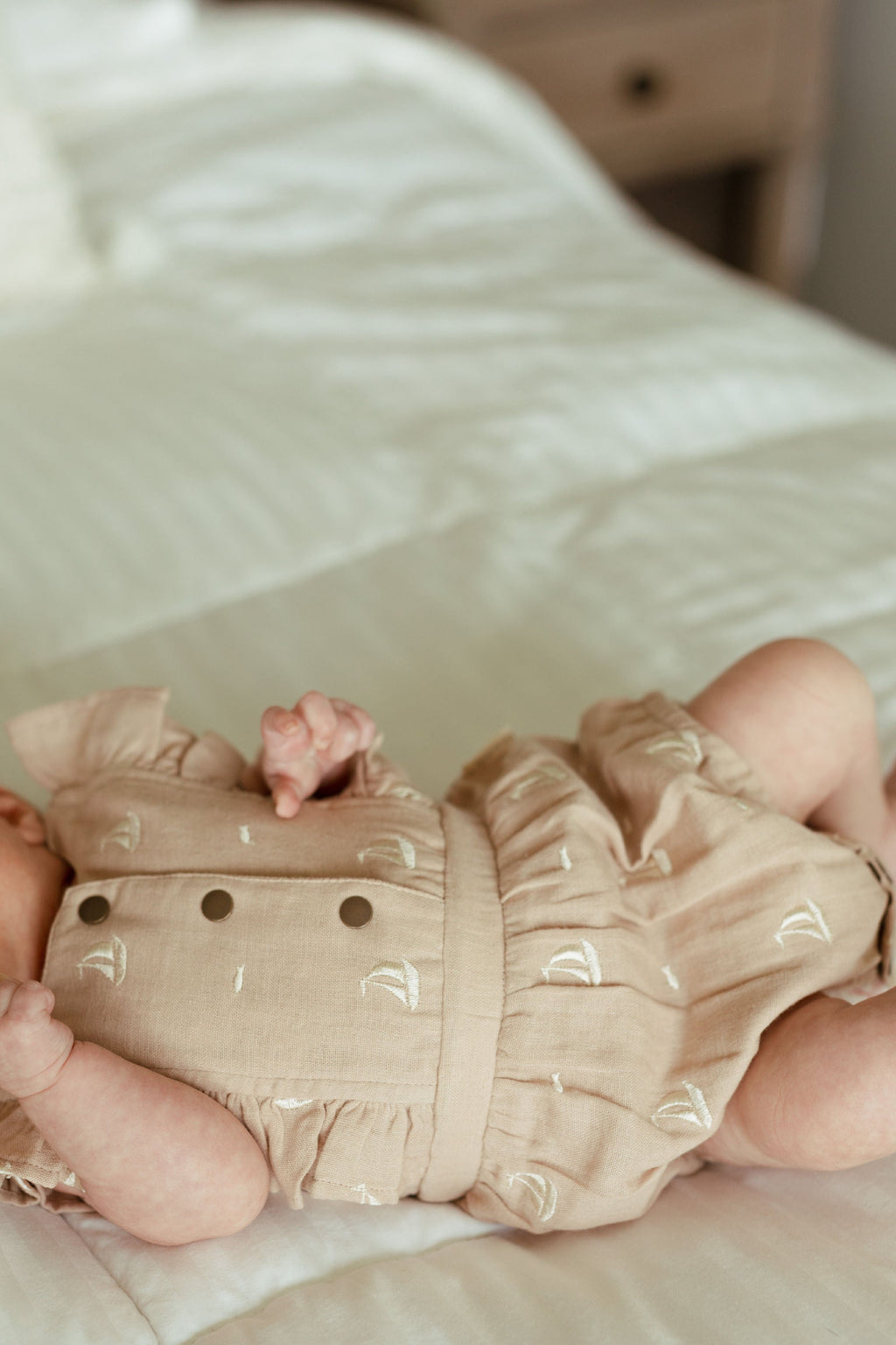 Oatmeal Sailboat - Organic Muslin Ruffle Bodysuit