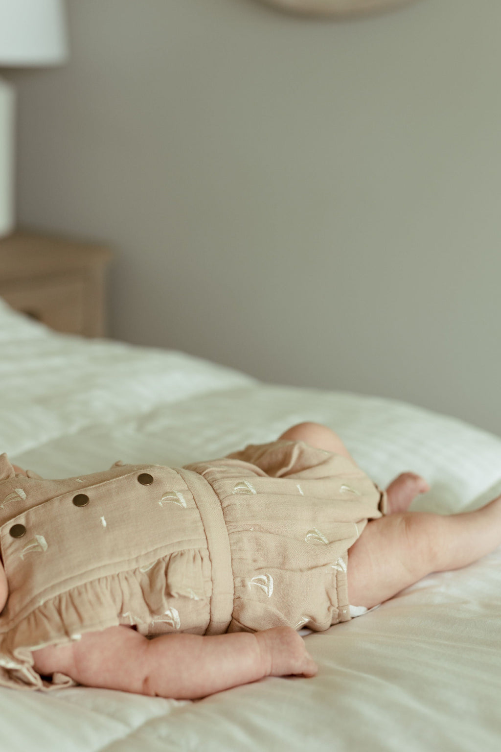 Oatmeal Sailboat - Organic Muslin Ruffle Bodysuit
