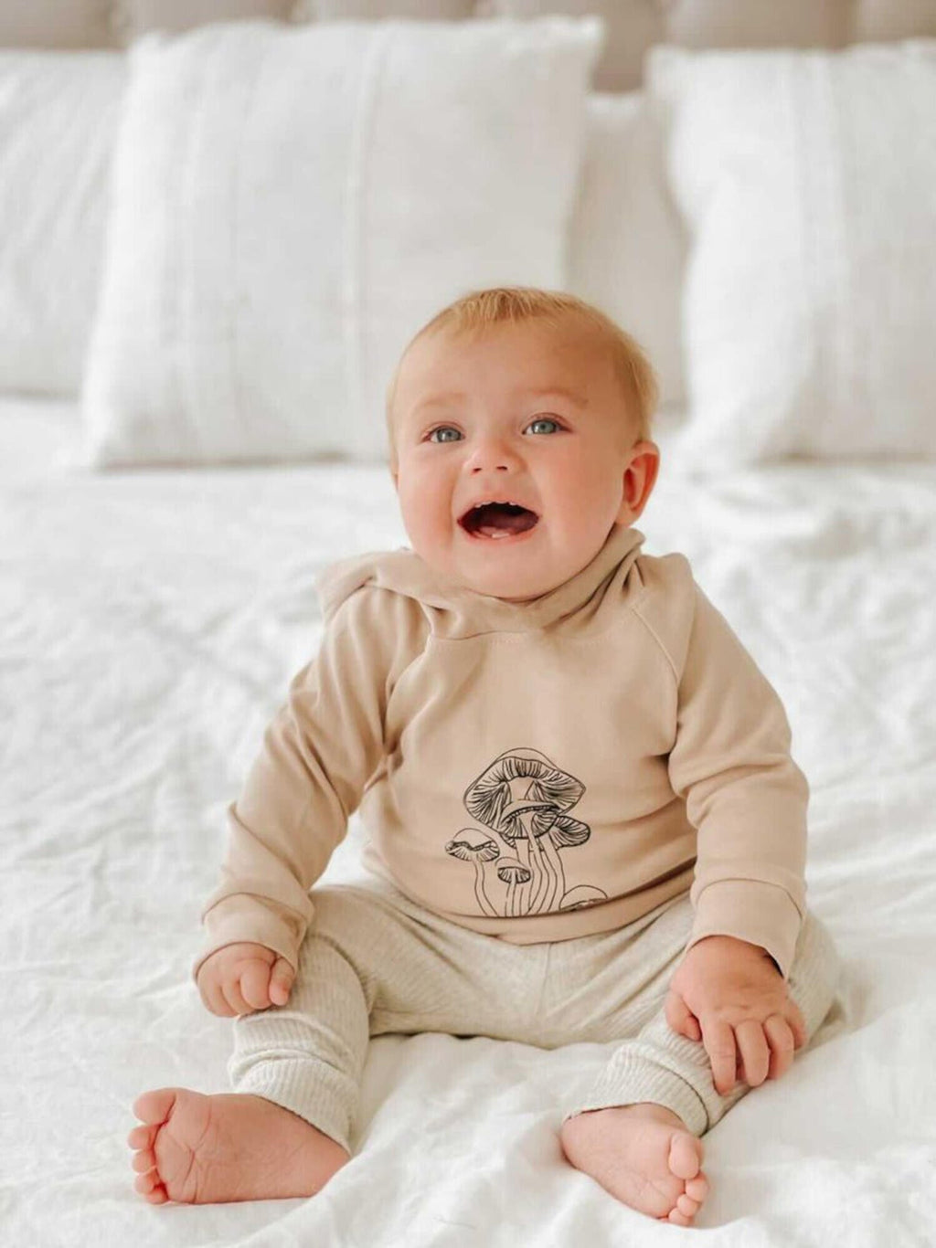 Oatmeal Mushrooms - Kids' Organic Raglan Hoodie