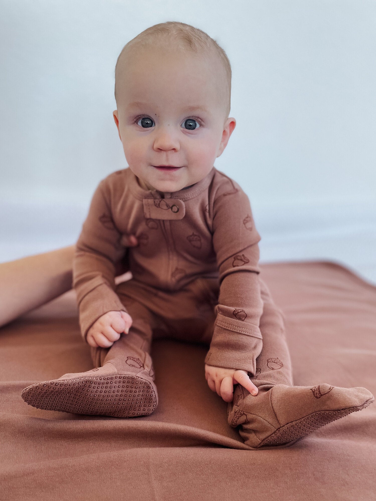 Latte Acorn - Organic Embroidered Zipper Footie