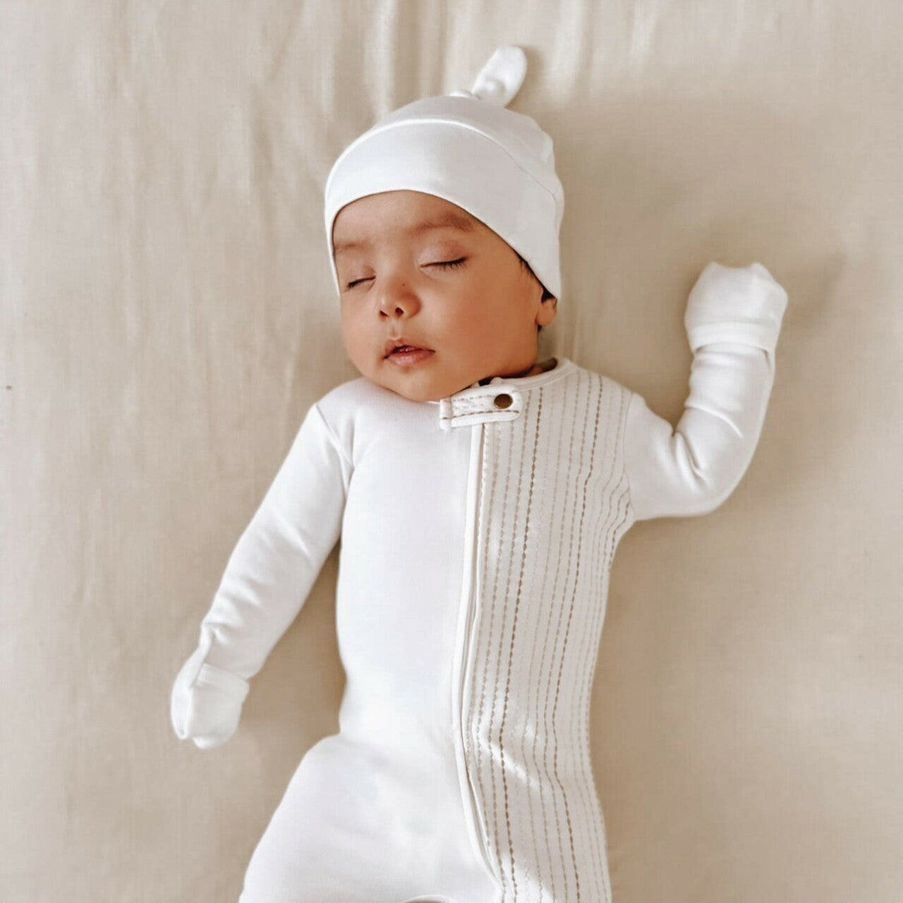 White - Organic Knotted Hat