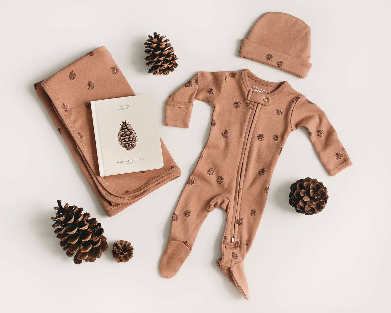 Nutmeg Pinecone - Organic Embroidered Zipper Footie