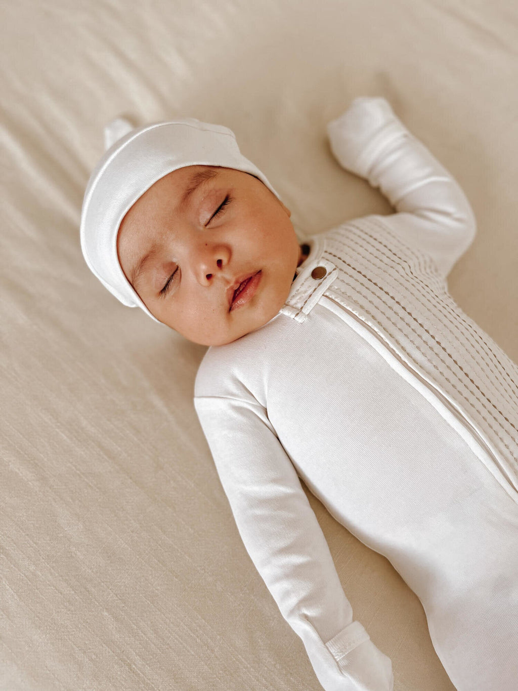 White - Organic Knotted Hat